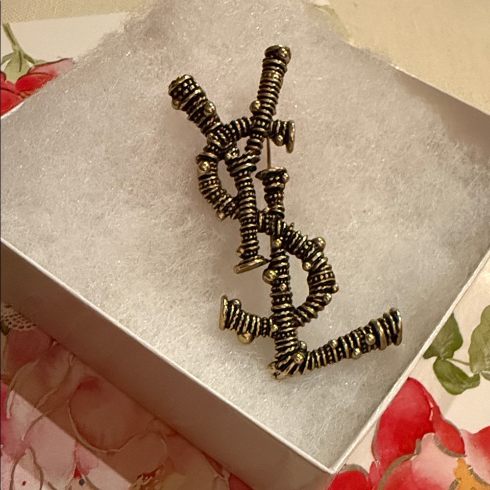 Fashion Jewelry Gold Brooch - Picture 3 of 8